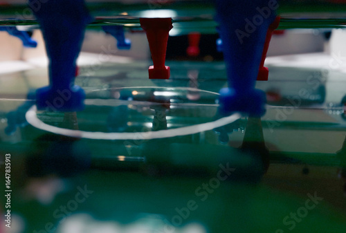 Wallpaper Mural Partita a calcio balilla drammatica dal basso Torontodigital.ca