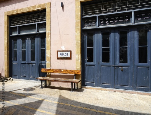 Konstfotografi Nicosia, Cyprus - Bench in the Ledra street in front of the border with the Turk