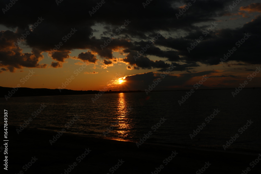 Obraz premium sunset over the sea