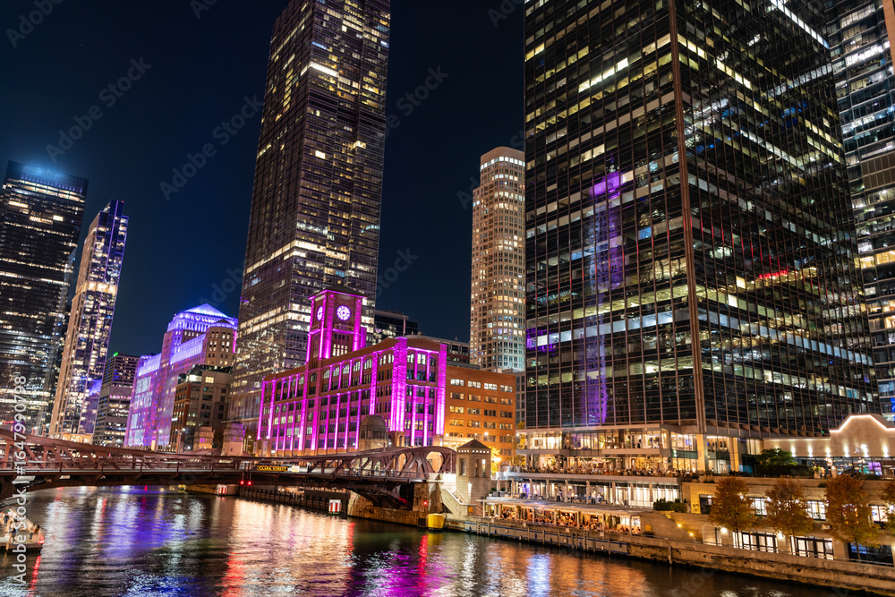 Fototapeta premium Skyscraper cityscape. Night city of Chicago. Business city. Night cityscape of Chicago skyscraper building. Chicago architecture of skyscraper. City night illuminated building. Twilight cityscape