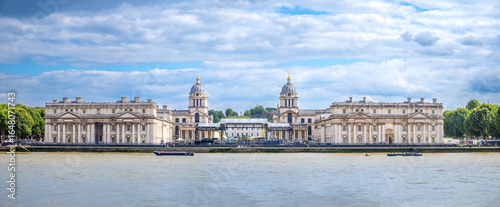 Fotografie View of the historic Royal Naval Hospital and the River Thames from the Isle of