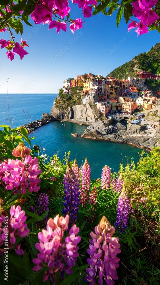 Obraz premium Coastal village framed by vibrant flowers
