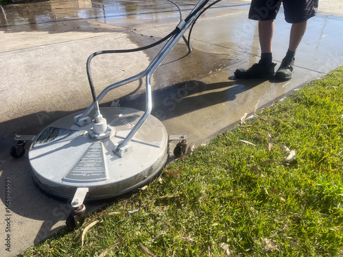 Obraz na płótnie Worker using a floor and surface pressure washer cleaner