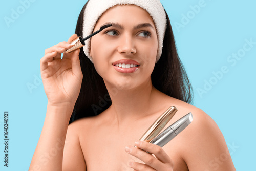 Pretty young woman in headb...