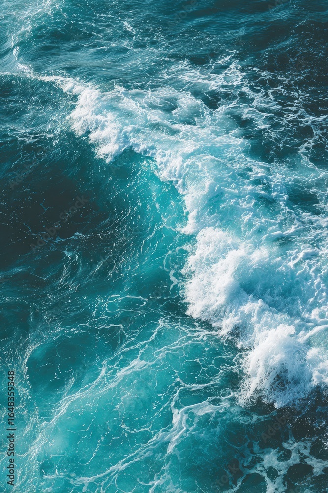 Obraz premium Powerful ocean waves crashing
