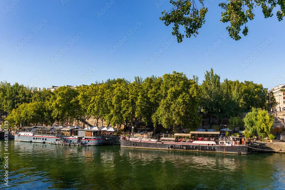 Obraz premium Barge restaurants near Pont-Marie. Paris, France