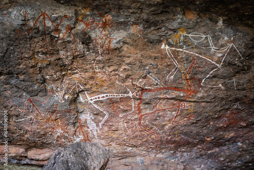 Fotografía aboriginal hand painting rock cave wall
