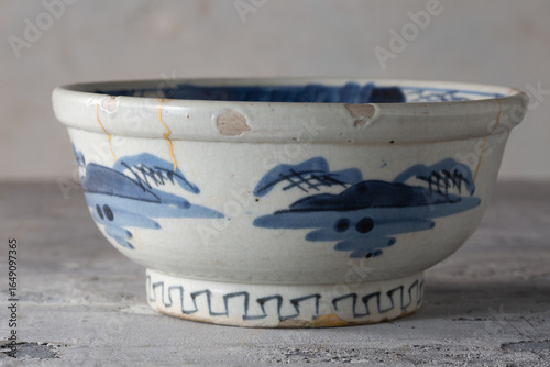 Chawan Donburi-Hachi Sometsuke Imari-yaki Yakimono Blue and White Ko-Imari Bowl with Chidori Design – Late Edo Period, Kintsugi Repaired