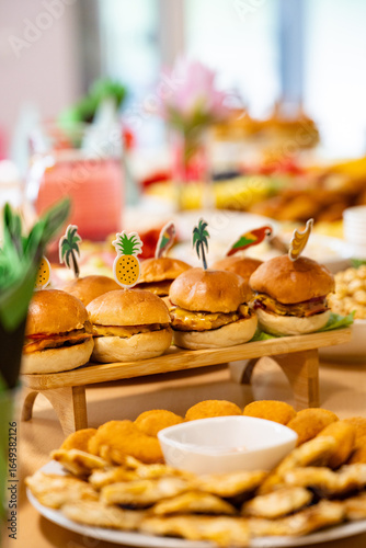 Εκτύπωση καμβά Festive party buffet with tropical-themed mini burgers and chicken nuggets for a summer celebration