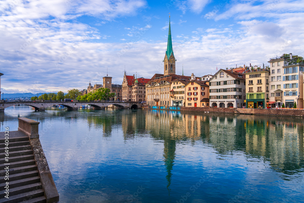 Naklejka premium Zurich, Switzerland on the Limmat River