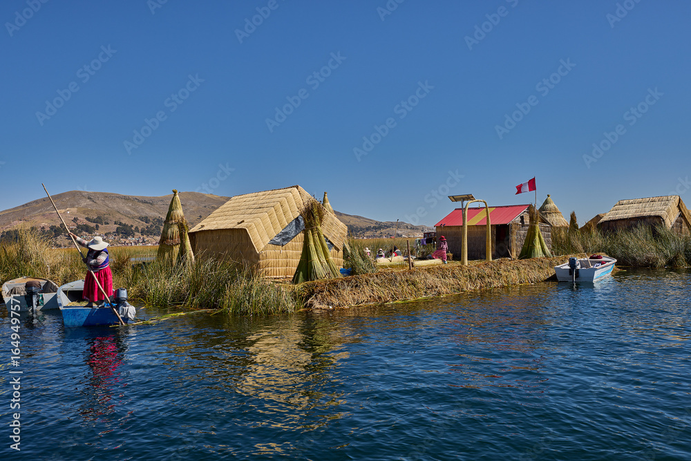 Φωτογραφία The Uros Islands are a group of artificial floating islands located on Lake Titicaca, which is situated on the border of Peru and Bolivia
