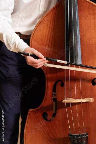 playing the contrabass
