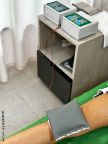 electrotherapy treatment of a patient's knee