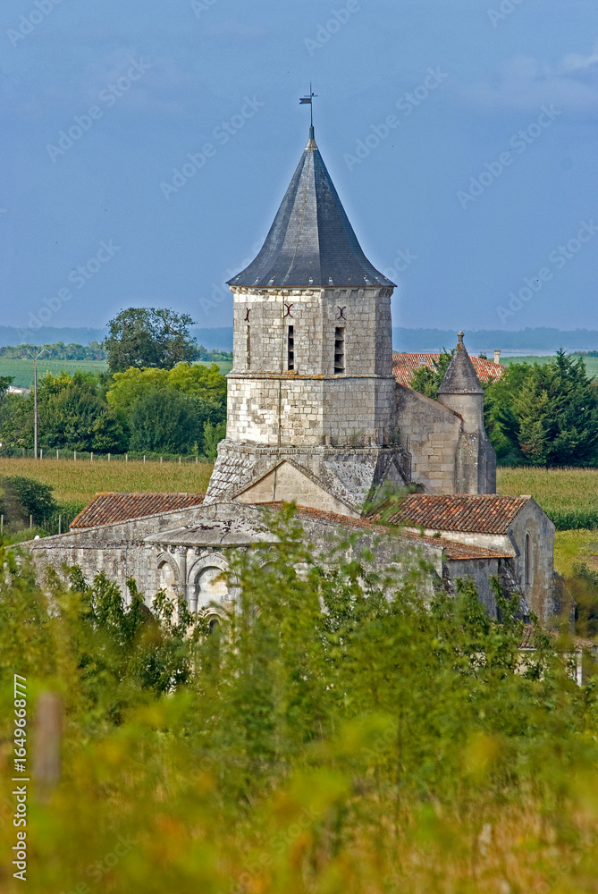 Fototapeta premium Eglise d'Arces, 17, Charente Maritime, France