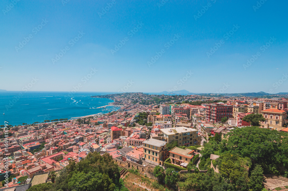 Obraz premium Vista di Napoli, della baia e del Vesuvio da Castel Sant'Elmo