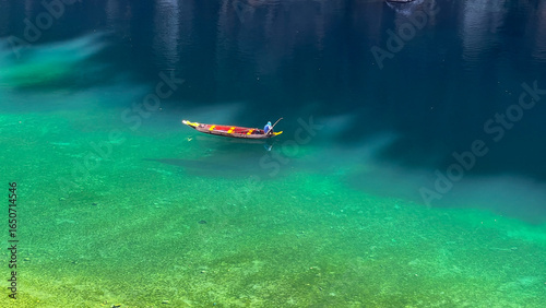 Tableau sur toile Scenic view of a wooden boat floating on the crystal-clear Dawki River in Meghalaya, India