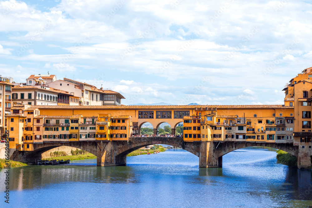 Fototapeta premium Historic Florence Bridge with Vibrant Shops – Ponte Vecchio