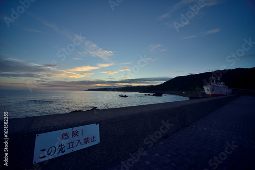 二本海に日が昇る