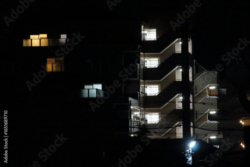 夜のマンション