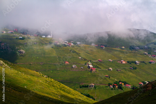 The Black Sea region in eastern Türkiye is famous for its high mountain plateaus, the most popular of which are the Uzungöl and Sultan Murat plateaus.