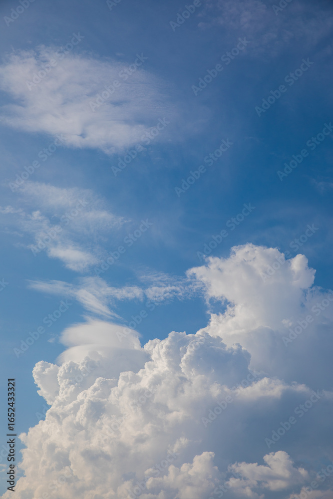 Fototapeta premium Beautiful skyscape with picturesque clouds