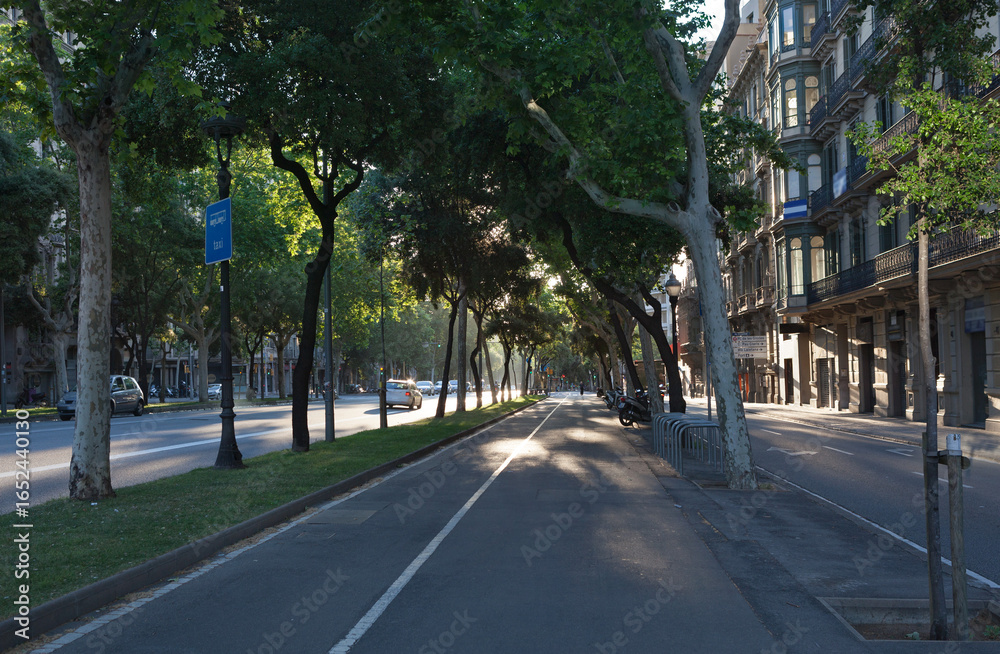 Obraz premium Early morning on Avenida Diagonal, Barcelona in spring