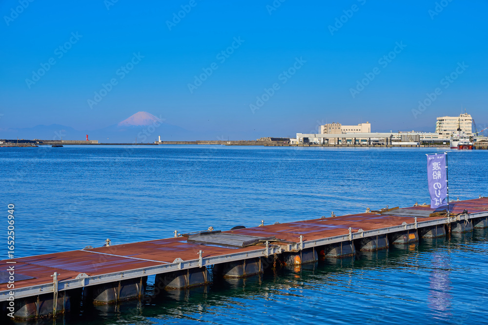 Obraz premium 神奈川県三浦市三崎町城ヶ島から西側(三崎5丁目,渡船のりば,富士山,灯台など)の眺望