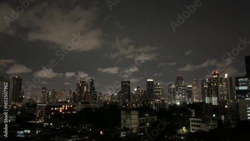 Wallpaper Mural タイのバンコクの夜の街の景色 Torontodigital.ca