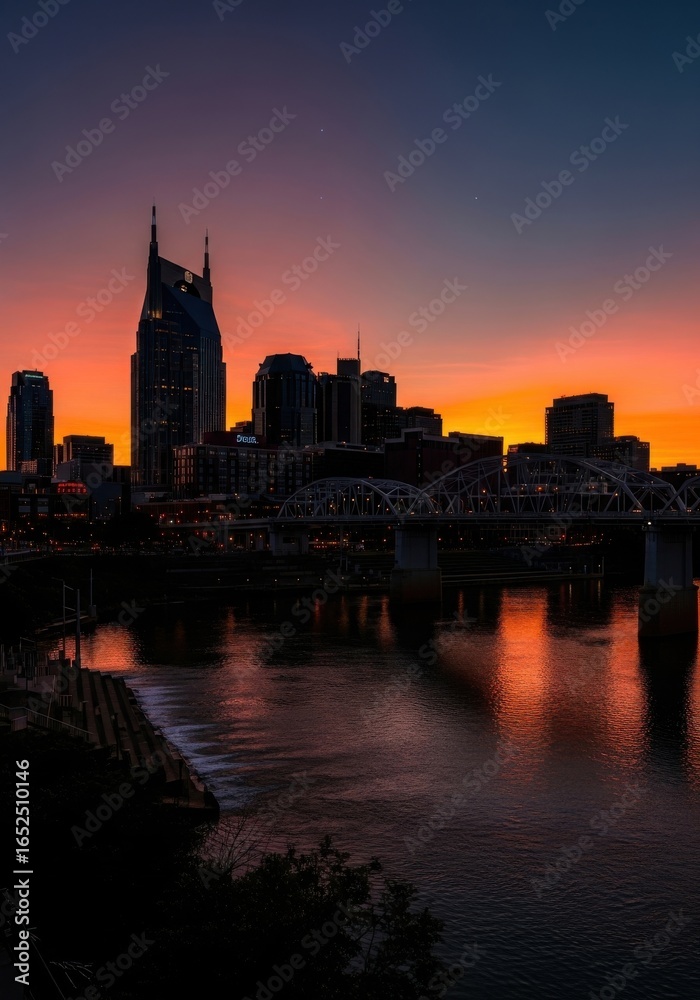 Obraz premium Nashville's Skyline at Dusk: A Silhouette of Urban Beauty and Serenity