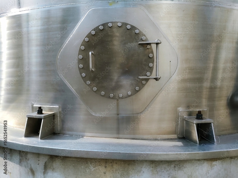 Naklejka premium manhole cover tank