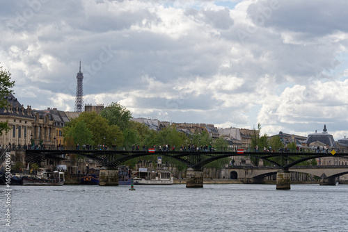 Photography Paris : Vue de la seine et de la tour Eiffel