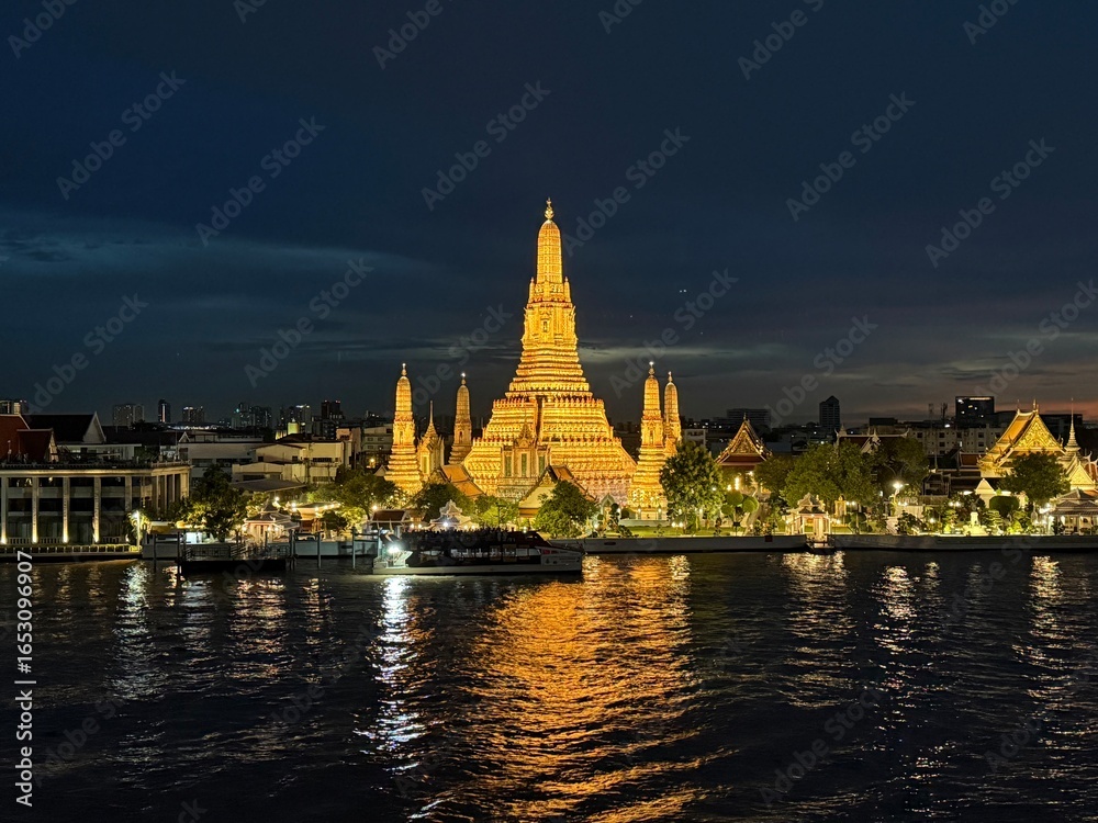 Naklejka premium Wat Arun Bangkok Thailand 2025