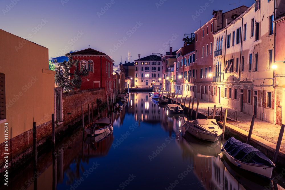 Fototapeta premium Illuminated canal in Venice with reflections