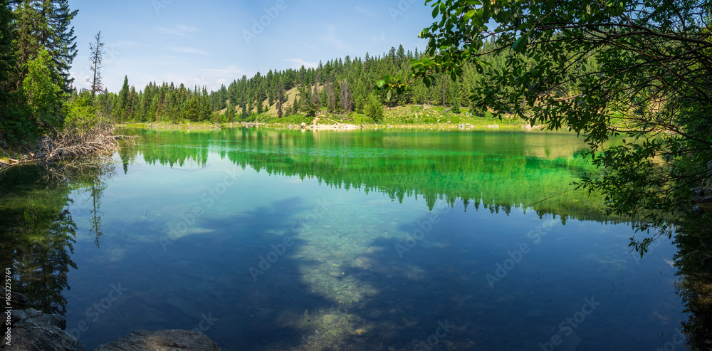 Obraz premium Fifth Lake panorama, Valley of the Five Lakes, Jasper NP, Canada