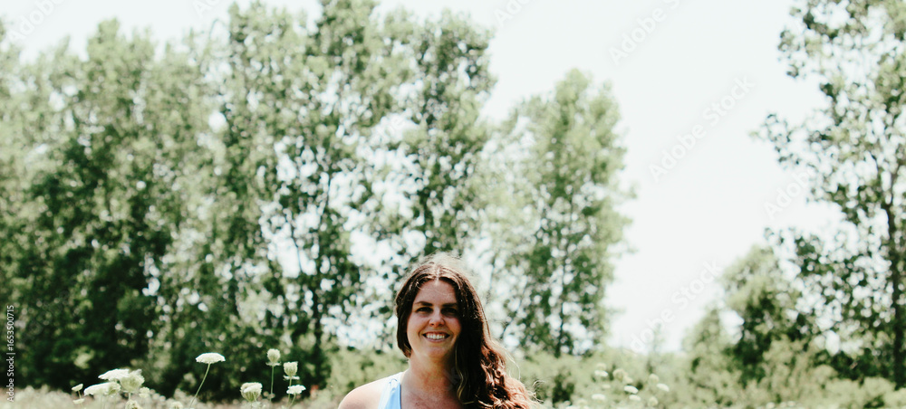 Naklejka premium young woman in the field