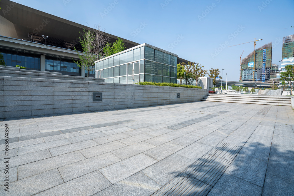 Obraz premium Empty road with modern buildings