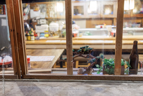 雰囲気のある沖縄料理店。
なんと全品300円均一だった。
しかしどれも手が込んでいて、物凄く美味しい。
深夜の沖縄最大の歓楽街で晩酌をする。
沖縄県那覇市松山地区-2025/6/26
