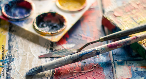 Tableau sur toile paint brushes after completion of painting beside a paint mix board