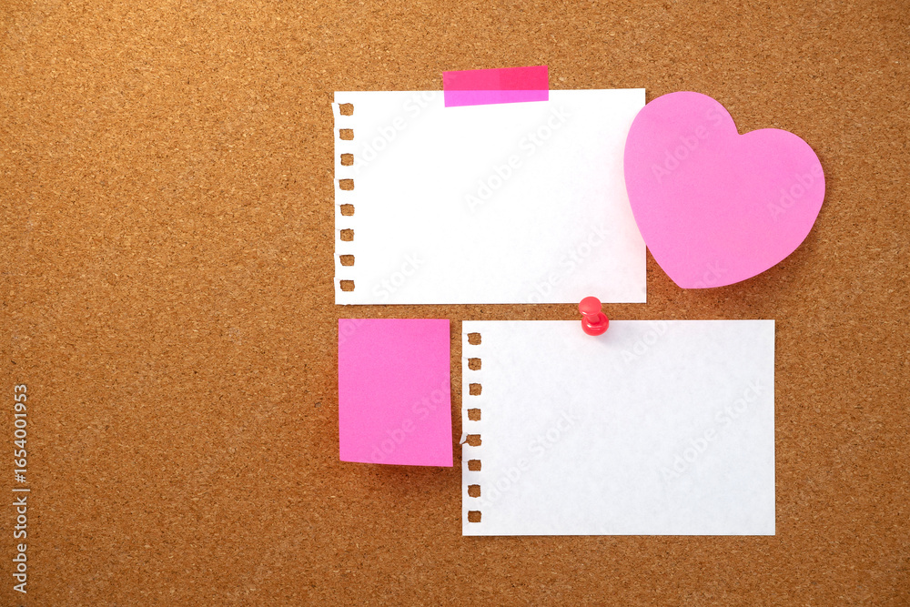 Fototapeta premium Heart shaped note and paper note on brown cork board texture background