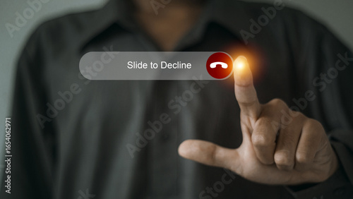 Fotografi Touch screen gesture to decline incoming call on digital interface
