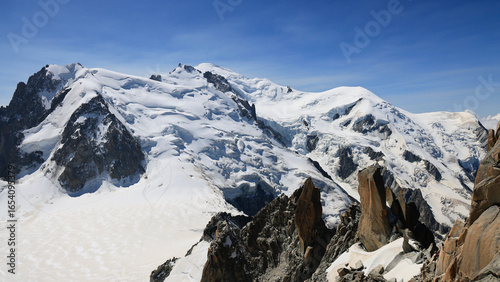 Le Mont Blanc, le Mont Maudit et le Mont Blanc du Tacul vu de l'Aiguille du Midi. Massif du Mont Blanc - Haute-Savoie - Alpes.