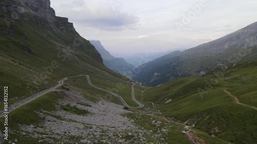 Perfect aerial dron view of mountains, clouds, Europe and villages. Bonitas vistas europeas desde montañas, nubes, aldeas, pueblos, las dolomitas. Lagos