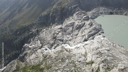 Perfect aerial dron view of mountains, clouds, Europe and villages. Bonitas vistas europeas desde montañas, nubes, aldeas, pueblos, las dolomitas. Lagos