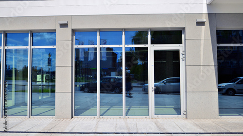 Foto Panoramic windows of new commercial premises