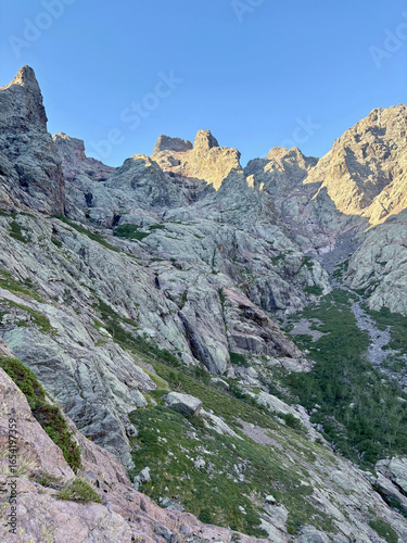 Paysage corse sur le GR20 lors de la montée vers le Col des Eboulis