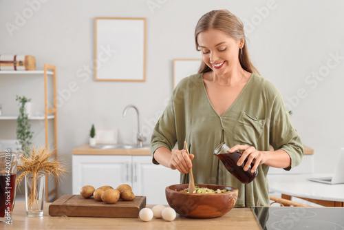 Young woman pouring kvass i...