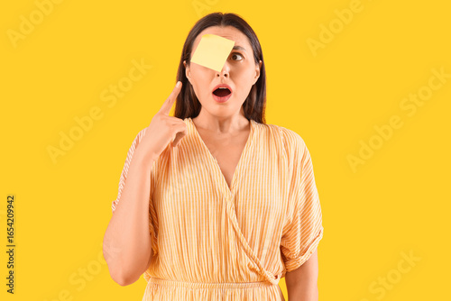 Shocked young woman pointin...