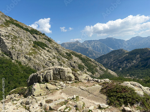Vue sur la vallée de Vizzavona sur le GR20 en Corse