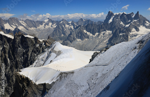 Les Grandes Jorasses et la Dent du Géant dans le massif du Mont Blanc, vu de l'Aiguille du Midi. Haute-Savoie - Alpes