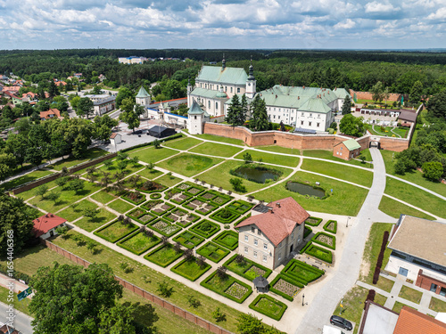Fotografía Drone aerial view of the Bernardine Monastery in Lezajsk, Poland, captured in summer